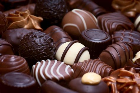 AVALIANDO TODOS OS CHOCOLATES C/JADECANHÃO.